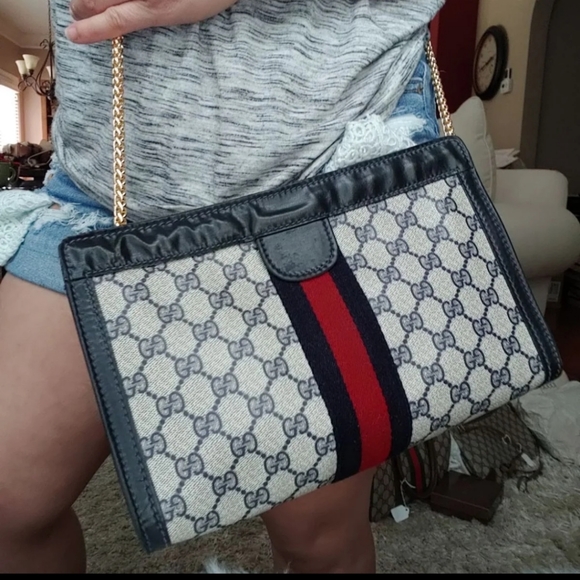 Authentic Vintage Gucci Crossbody Clutch - Picture 11 of 11